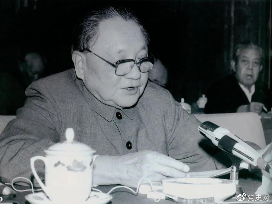 1985年3月7日，鄧小平在全國科技工作會議上發(fā)表講話。