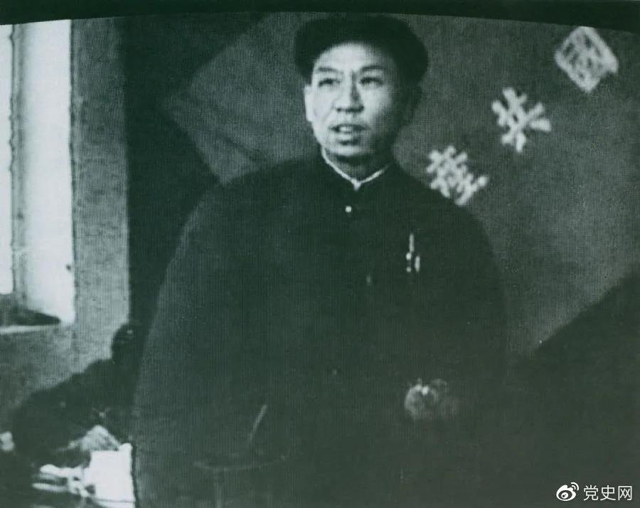 1949年3月，劉少奇在中共七屆二中全會(huì)上發(fā)言。