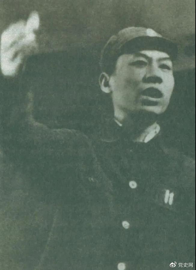 1943年，劉少奇在延安。