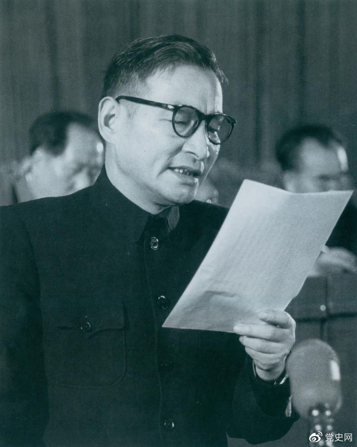 1955年3月21日，陳云在中國共產(chǎn)黨全國代表會議上作關于發(fā)展國民經(jīng)濟的第一個五年計劃的報告。