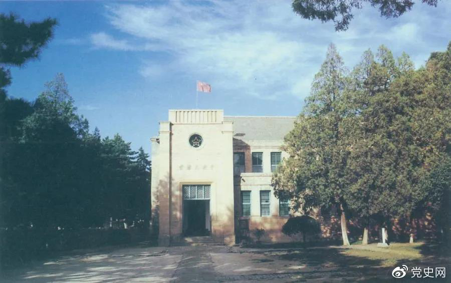 楊家?guī)X革命舊址，位于延安城西北約3公里，是中共中央1938年11月至1947年3月的所在地。