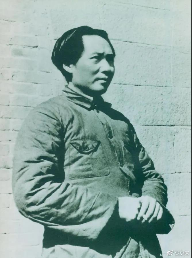 1936年2月至5月，毛澤東、彭德懷率軍進(jìn)行了東征戰(zhàn)役。圖為指揮東征戰(zhàn)役時(shí)的毛澤東。