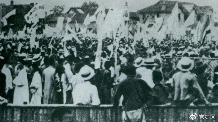 1925年5月30日，上海爆發(fā)了反帝愛國的五卅運(yùn)動，掀起了全國范圍大革命高潮。