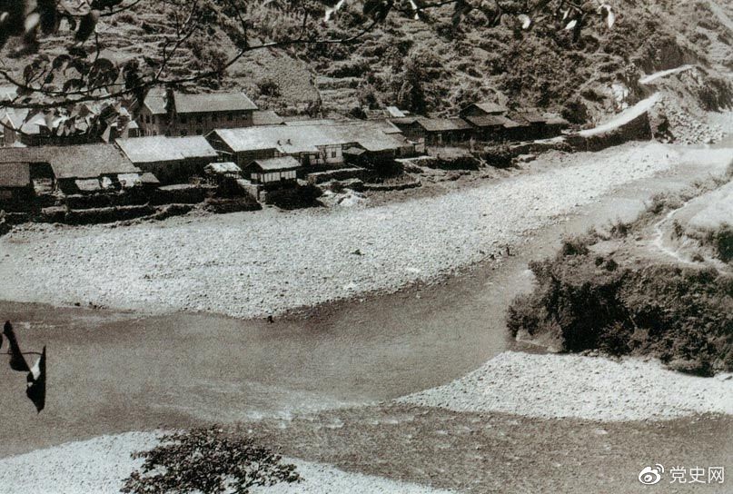 　　1935年6月26日，中共中央政治局在四川懋功兩河口召開會議。會議決定紅軍北上創(chuàng)造川陜甘根據(jù)地。圖為兩河口。