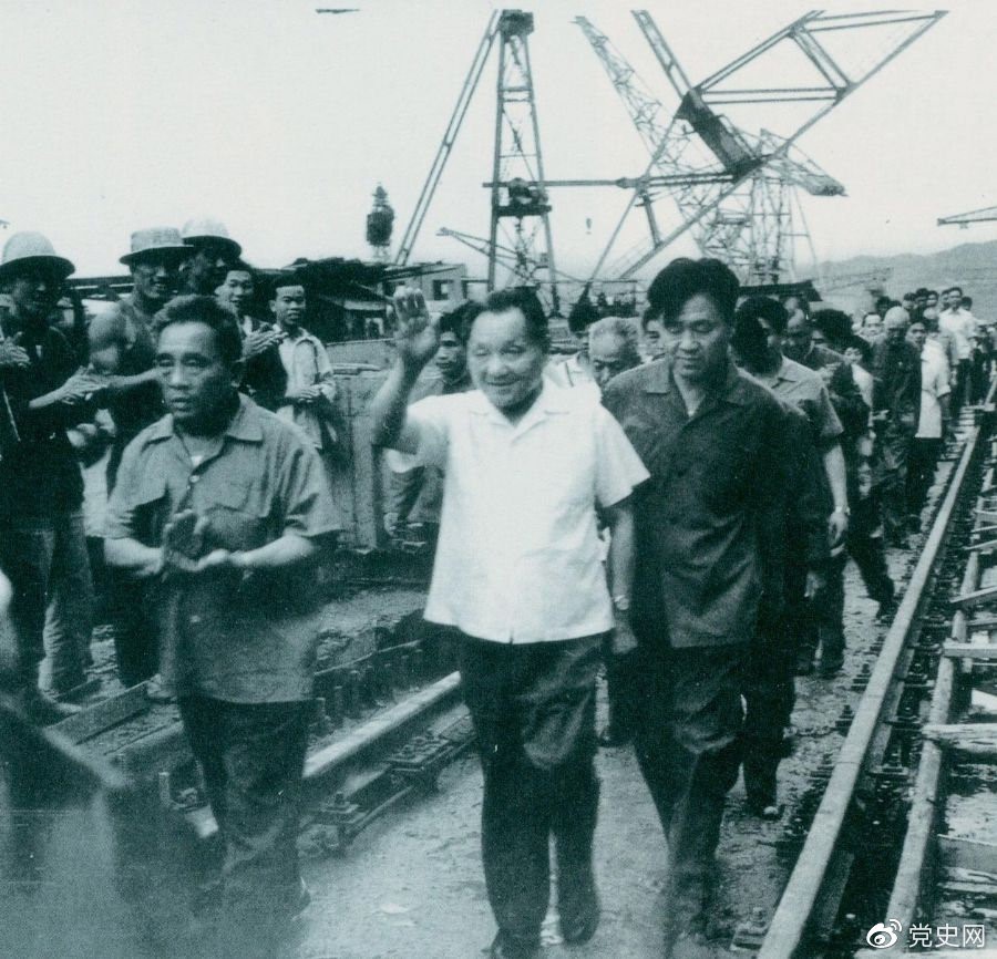 1980年7月12日，鄧小平到葛洲壩水利樞紐工程視察。