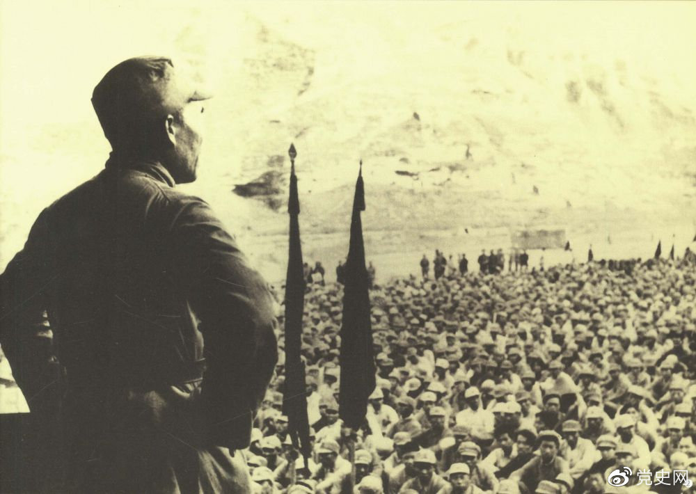 1937年8月后，朱德任中共中央軍委副主席、中央軍委華北軍分會書記、國民革命軍第八路軍總指揮（后為第十八集團(tuán)軍總司令），指揮八路軍開赴華北抗日前線。圖為朱德對即將開赴前線的八路軍將士講話。