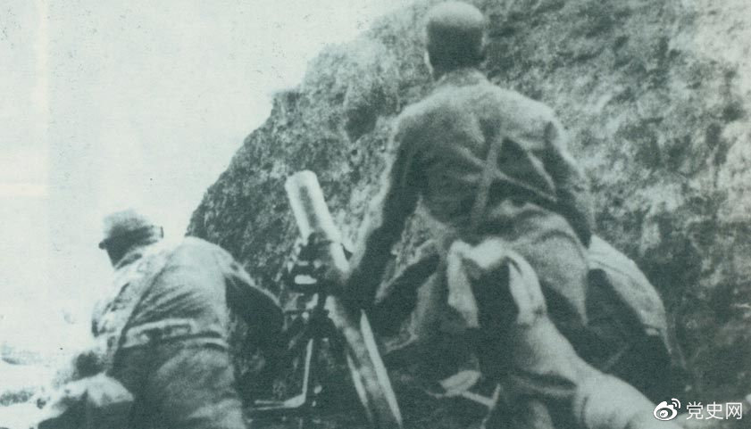 1940年8月，八路軍在總司令朱德、副總司令彭德懷的指揮下，向華北敵占交通線和各據(jù)點發(fā)動了大規(guī)模進攻戰(zhàn)役，即“百團大戰(zhàn)”。