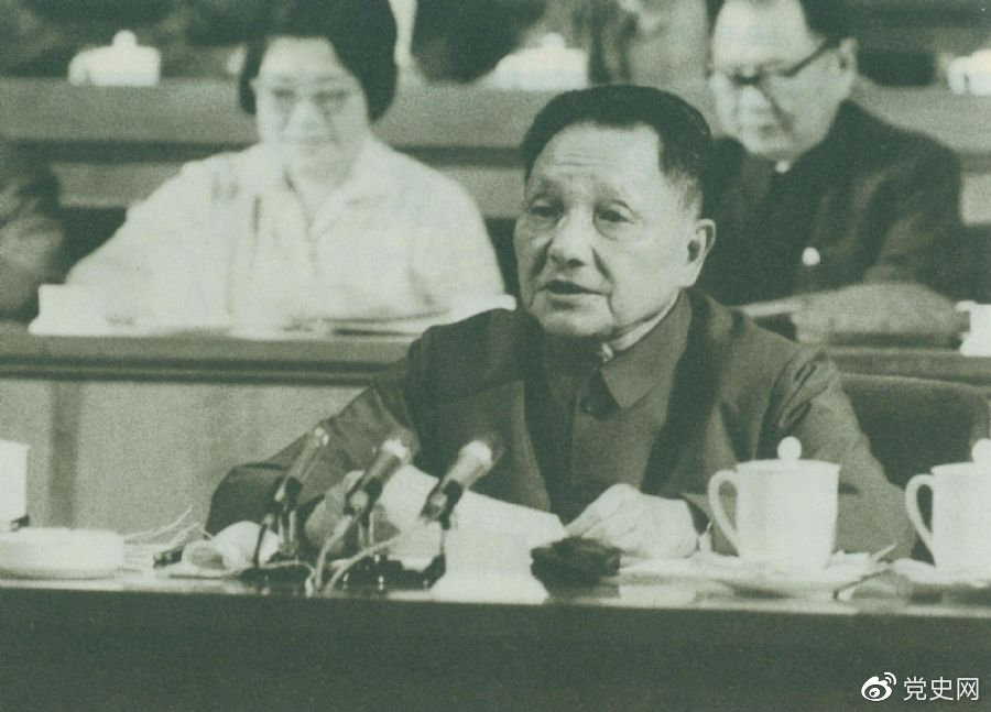 1977年8月18日，鄧小平在中國共產(chǎn)黨第十一次全國代表大會的閉幕會上提出：“一定要恢復和發(fā)揚毛主席為我們黨樹立的實事求是的優(yōu)良傳統(tǒng)和作風?！?/></p><p>1977年8月18日，鄧小平在中國共產(chǎn)黨第十一次全國代表大會的閉幕會上提出：“一定要恢復和發(fā)揚毛主席為我們黨樹立的實事求是的優(yōu)良傳統(tǒng)和作風。”</p><p><br/></p><p>轉(zhuǎn)載：共產(chǎn)黨員網(wǎng)</p><p><br/></p>
							
							</div><!-- article-con -->






		<div   id=